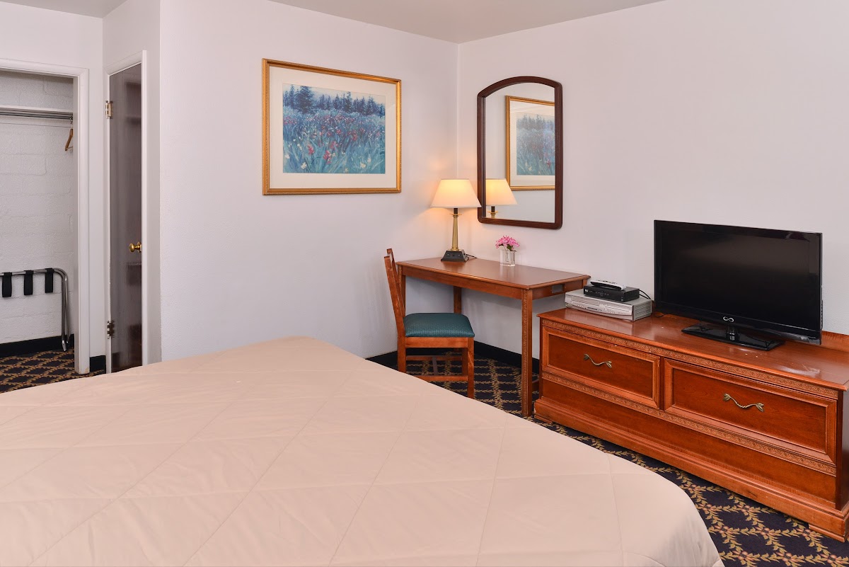 Majestic Inn & Suites photo 2
