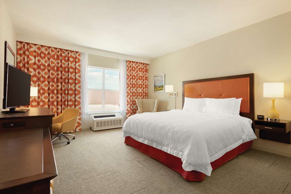 Hampton Inn St. Albans photo 2