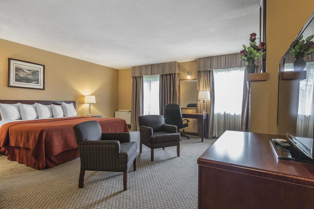 Jolly Roger Inn & Resort photo 2