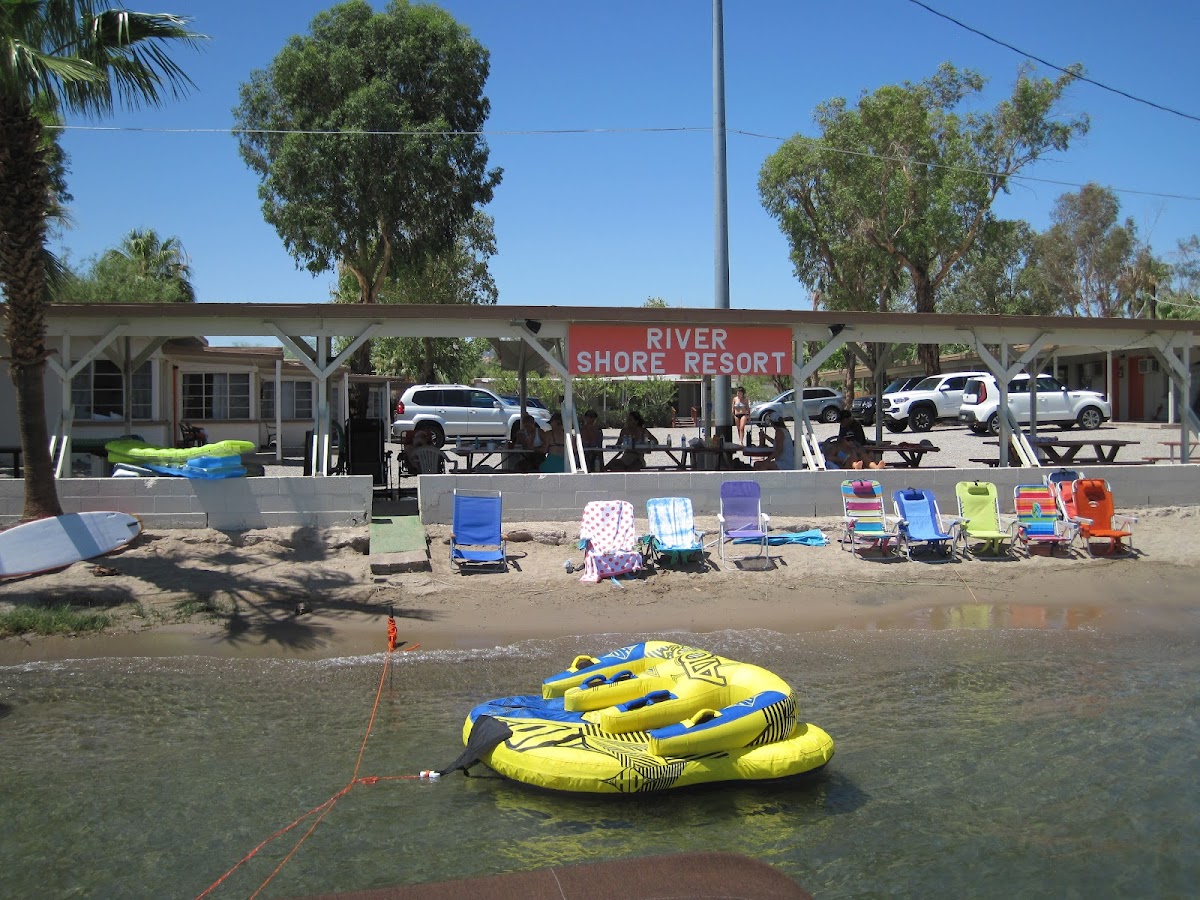 River Shore Resort & Motel