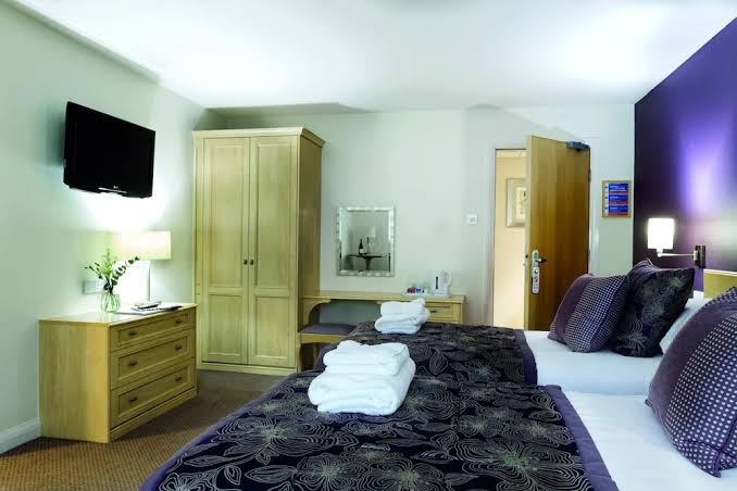 Burntwood Court Hotel photo 2