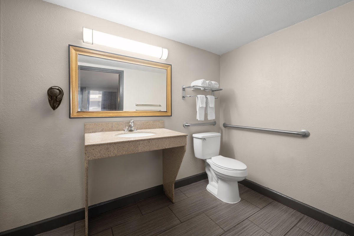 Days Inn by Wyndham College Park Airport Best Road photo 3