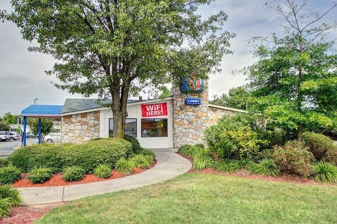 Knights Inn Motel
