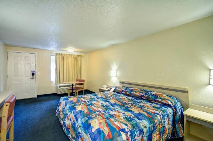 Knights Inn Motel photo 2