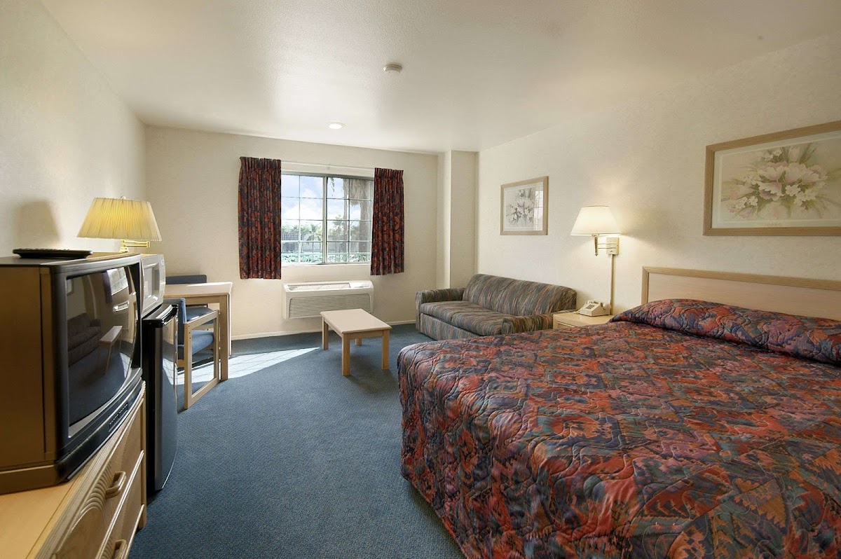 Days Inn by Wyndham Riverside Tyler Mall photo 2