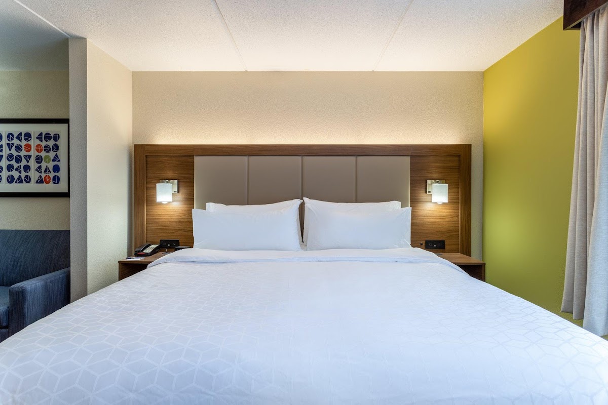 Holiday Inn Express & Suites Cedar Falls - Waterloo by IHG photo 2