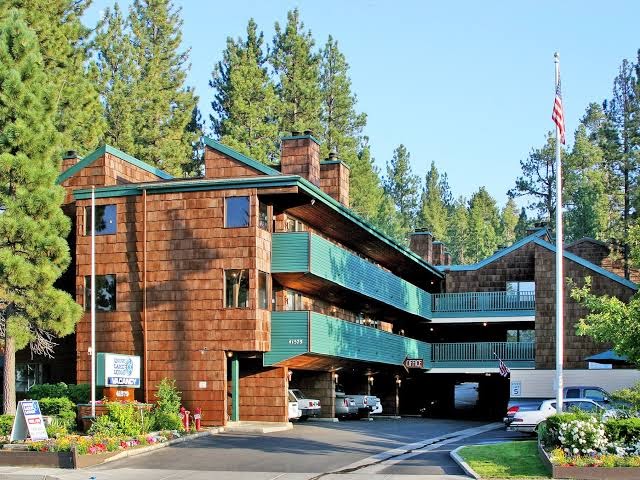 Snow Lake Lodge