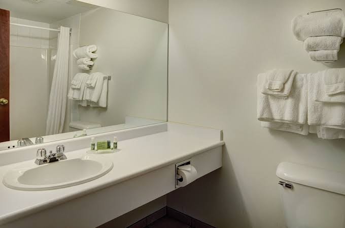 Lakeview Inns & Suites - Fort Saskatchewan photo 3