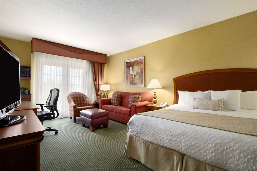 Embassy Suites by Hilton Greensboro Airport photo 2