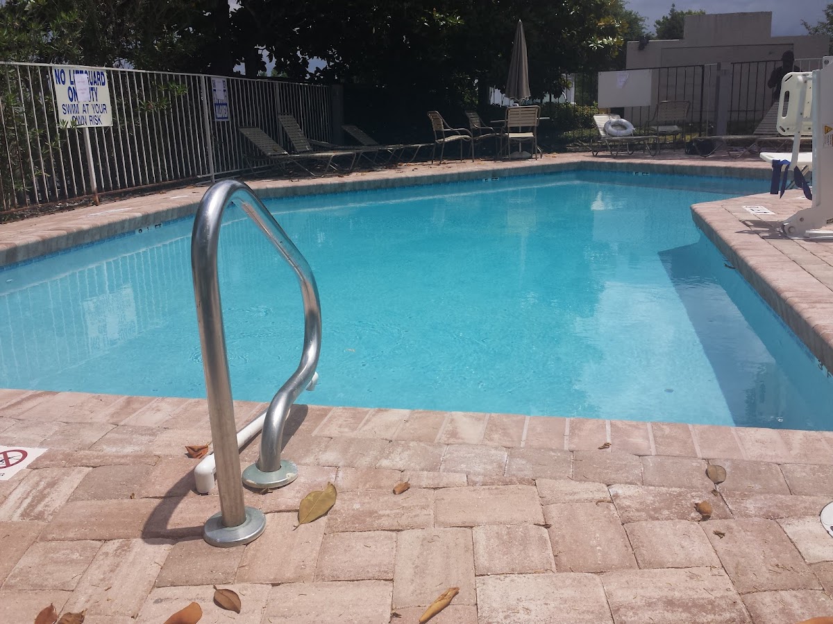 Hawthorn Suites by Wyndham North Charleston SC photo 3