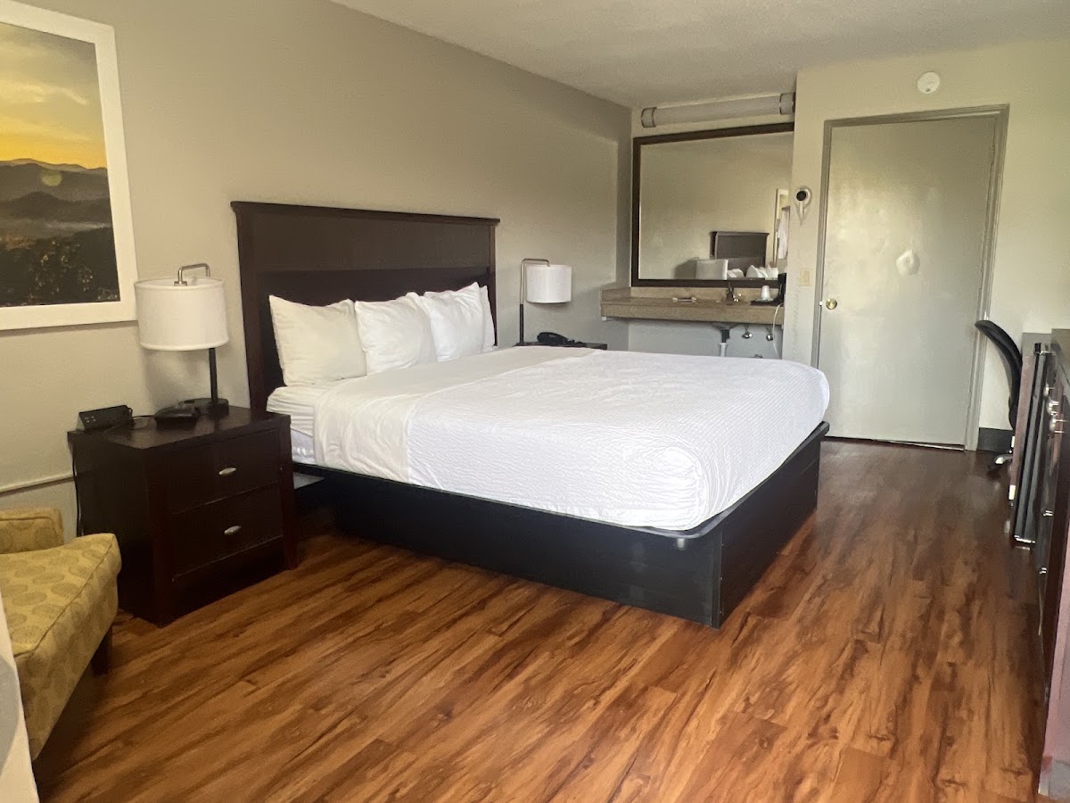 Days Inn by Wyndham King/Winston Salem Area photo 2