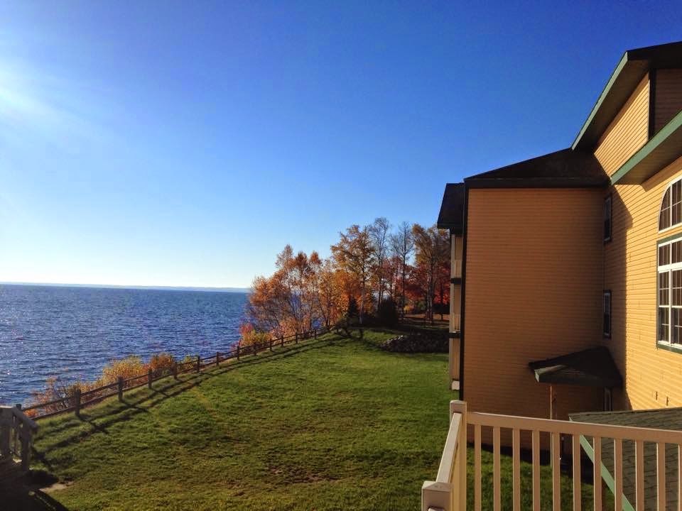 PARADISE LAKEFRONT LODGE