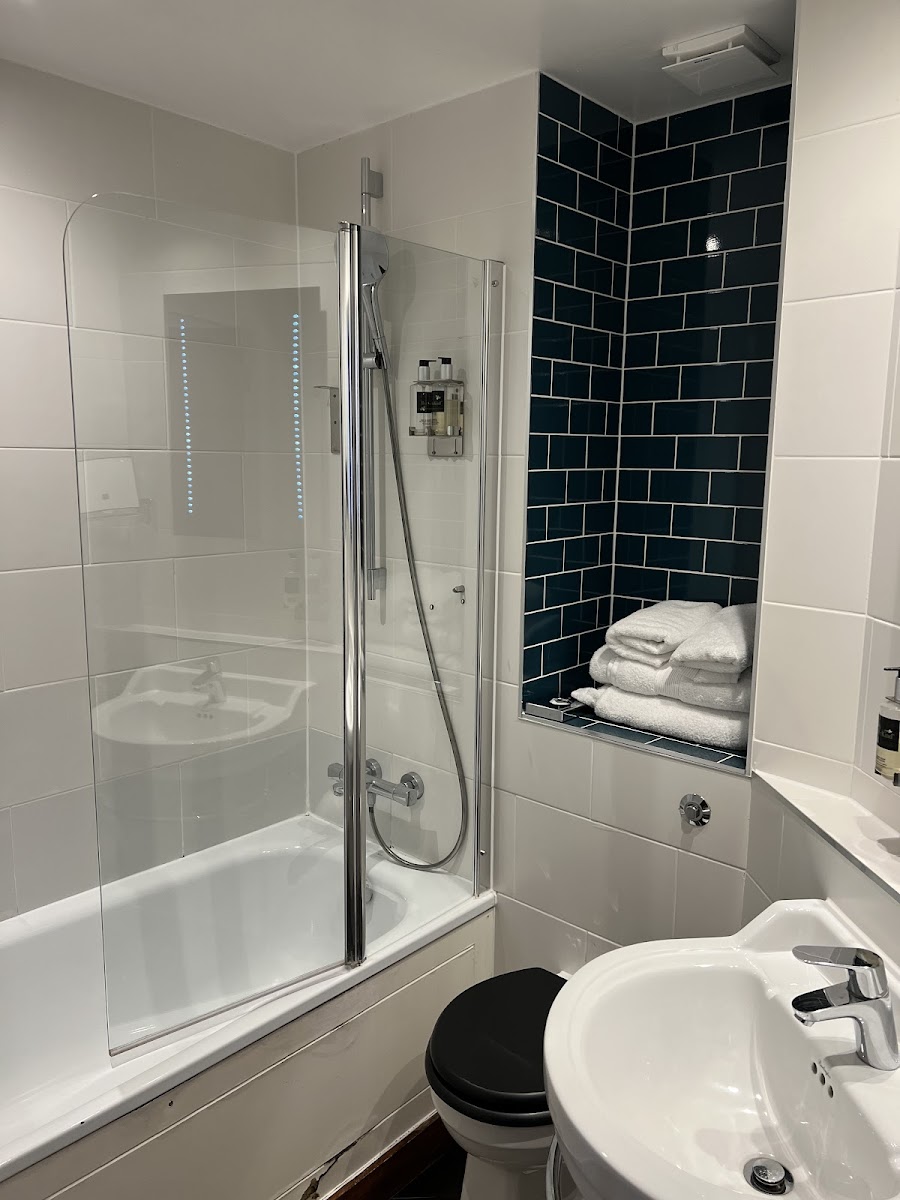 The White Hart Hotel, Hampton Wick photo 3