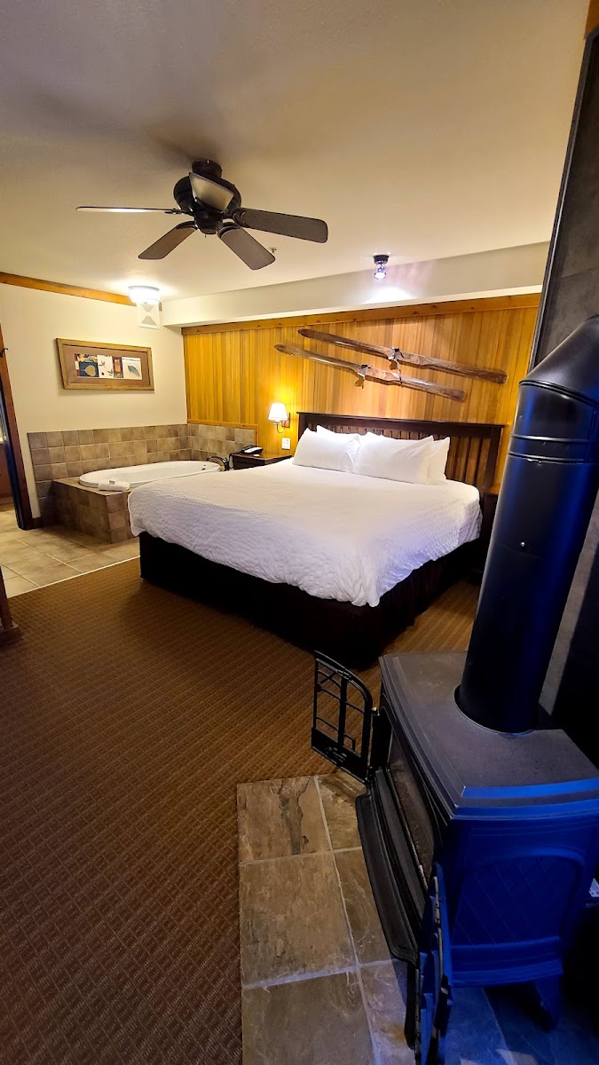 Tamarack Lodge photo 2