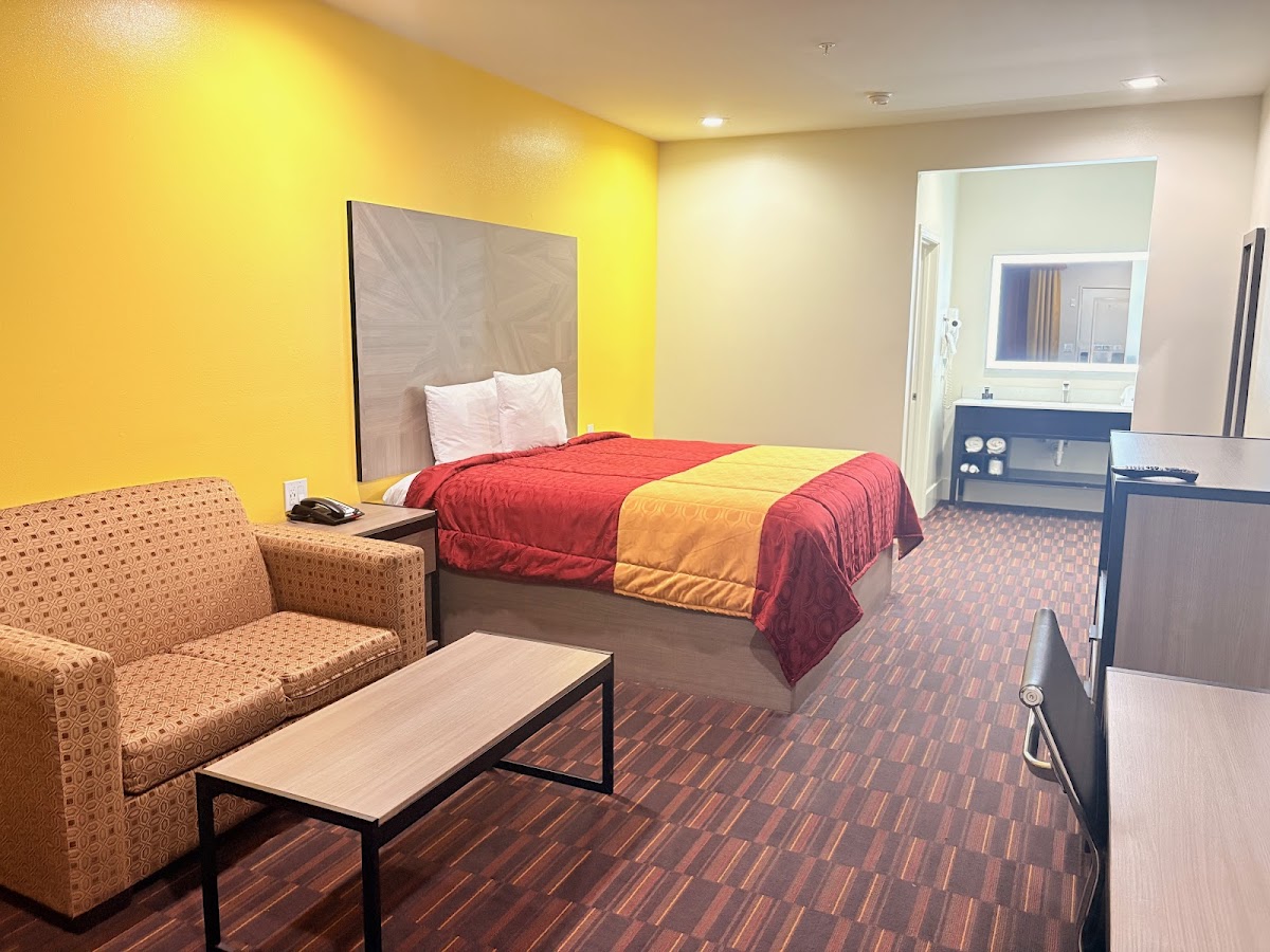 Americas Best Value Inn & Suites Houston Veterans Memorial photo 2