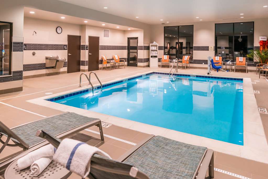 Hampton Inn & Suites Wixom photo 3