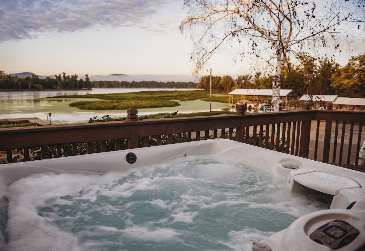 The Eagles Roost Resort and Marina photo 3