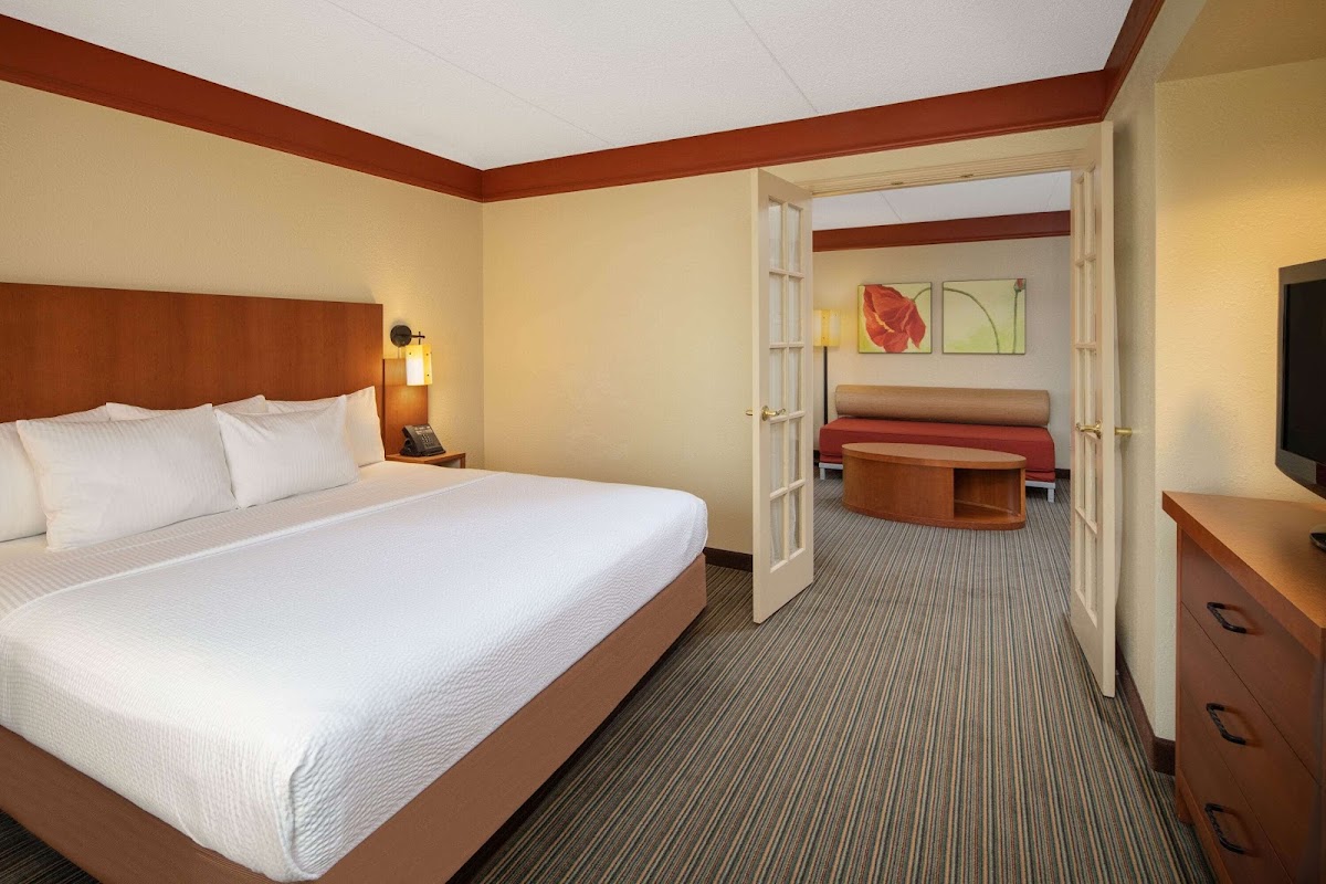 La Quinta Inn & Suites by Wyndham Atlanta Ballpark/Galleria photo 2
