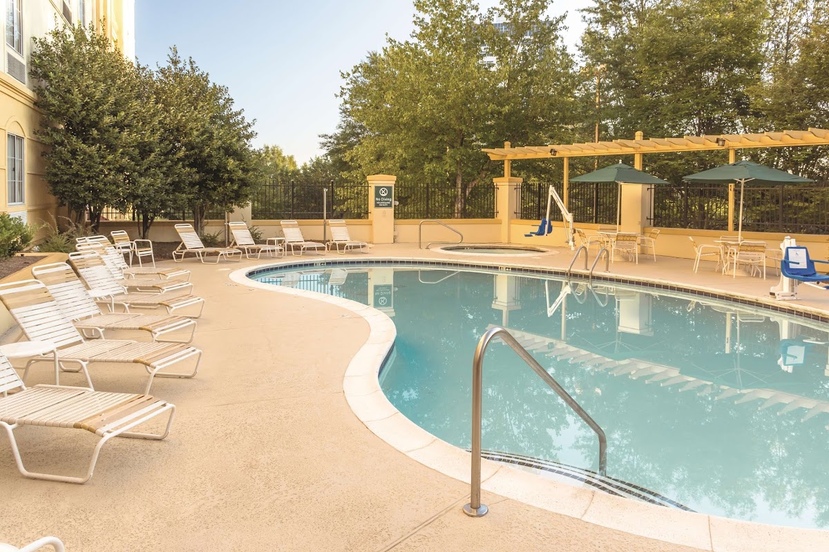 La Quinta Inn & Suites by Wyndham Atlanta Ballpark/Galleria photo 3