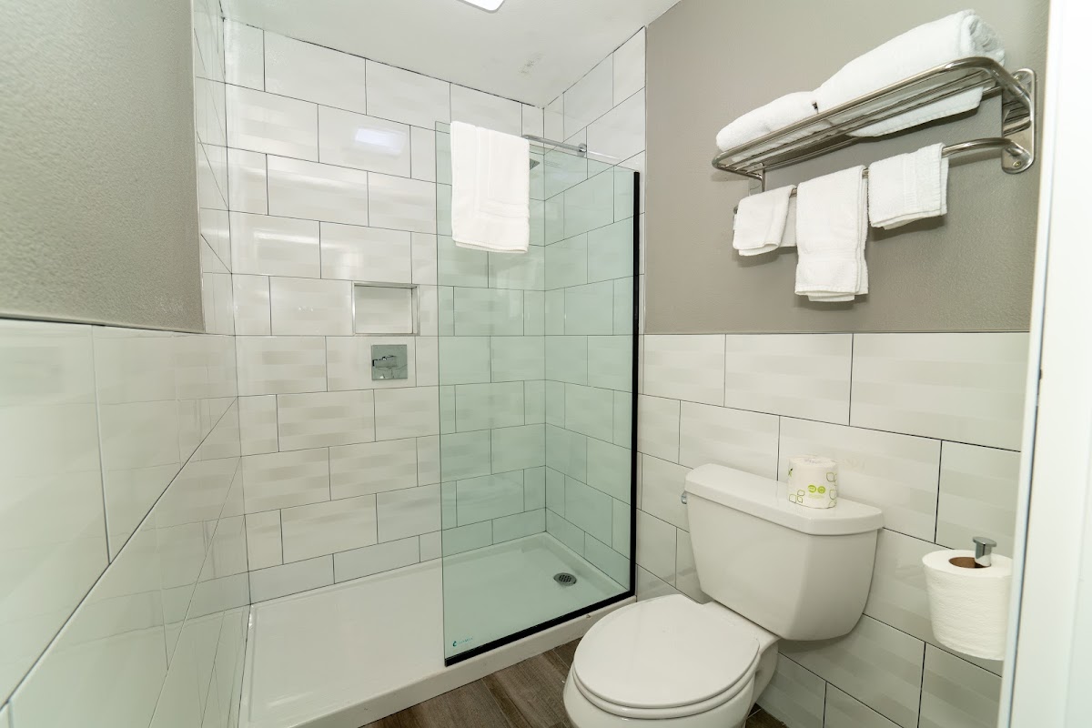 Hollywood Palms Inn & Suites photo 3