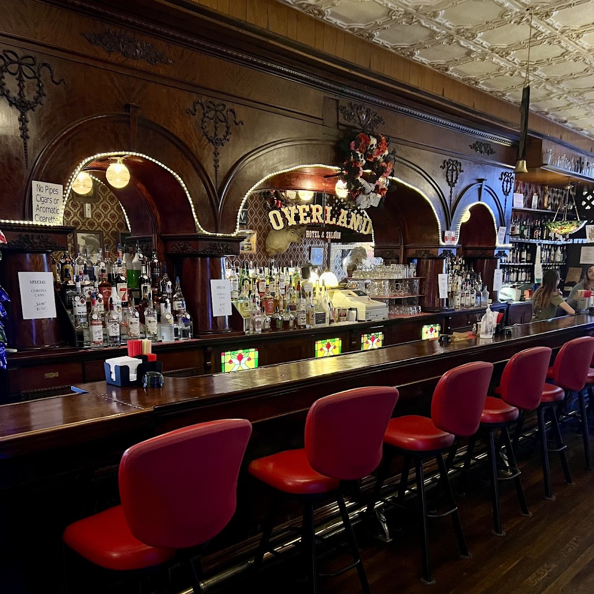 Overland Hotel & Saloon