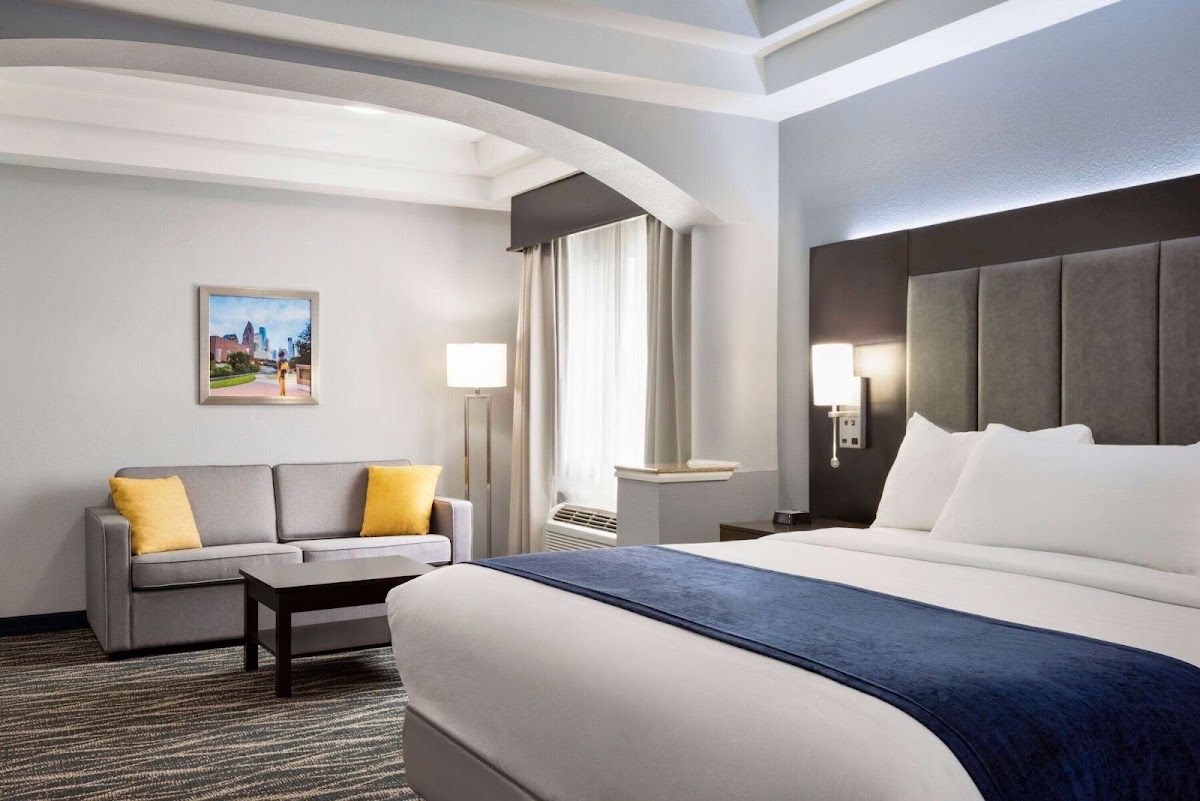 Days Inn & Suites by Wyndham Houston Hobby Airport photo 2