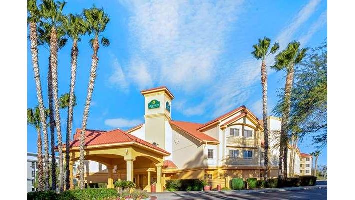 La Quinta Inn & Suites by Wyndham Tucson Airport