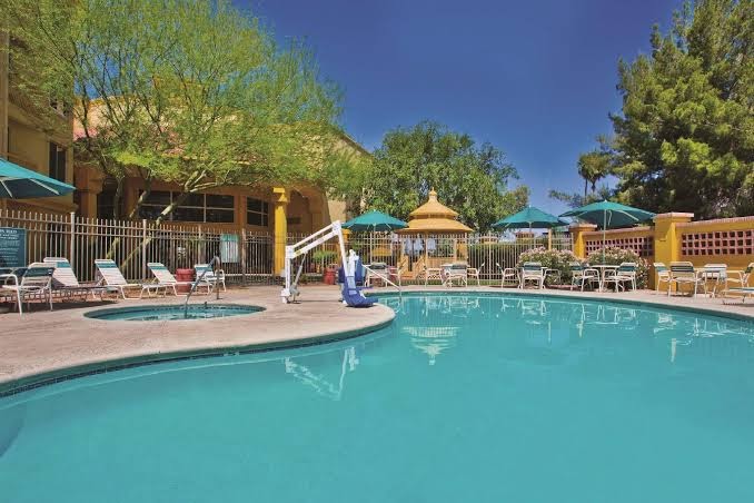 La Quinta Inn & Suites by Wyndham Tucson Airport photo 3