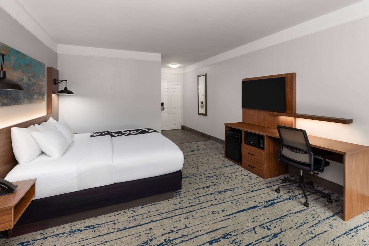 La Quinta Inn & Suites by Wyndham Angleton photo 2