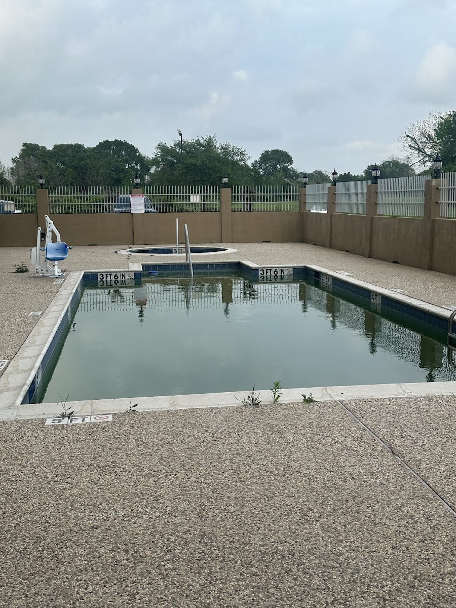 La Quinta Inn & Suites by Wyndham Angleton photo 3