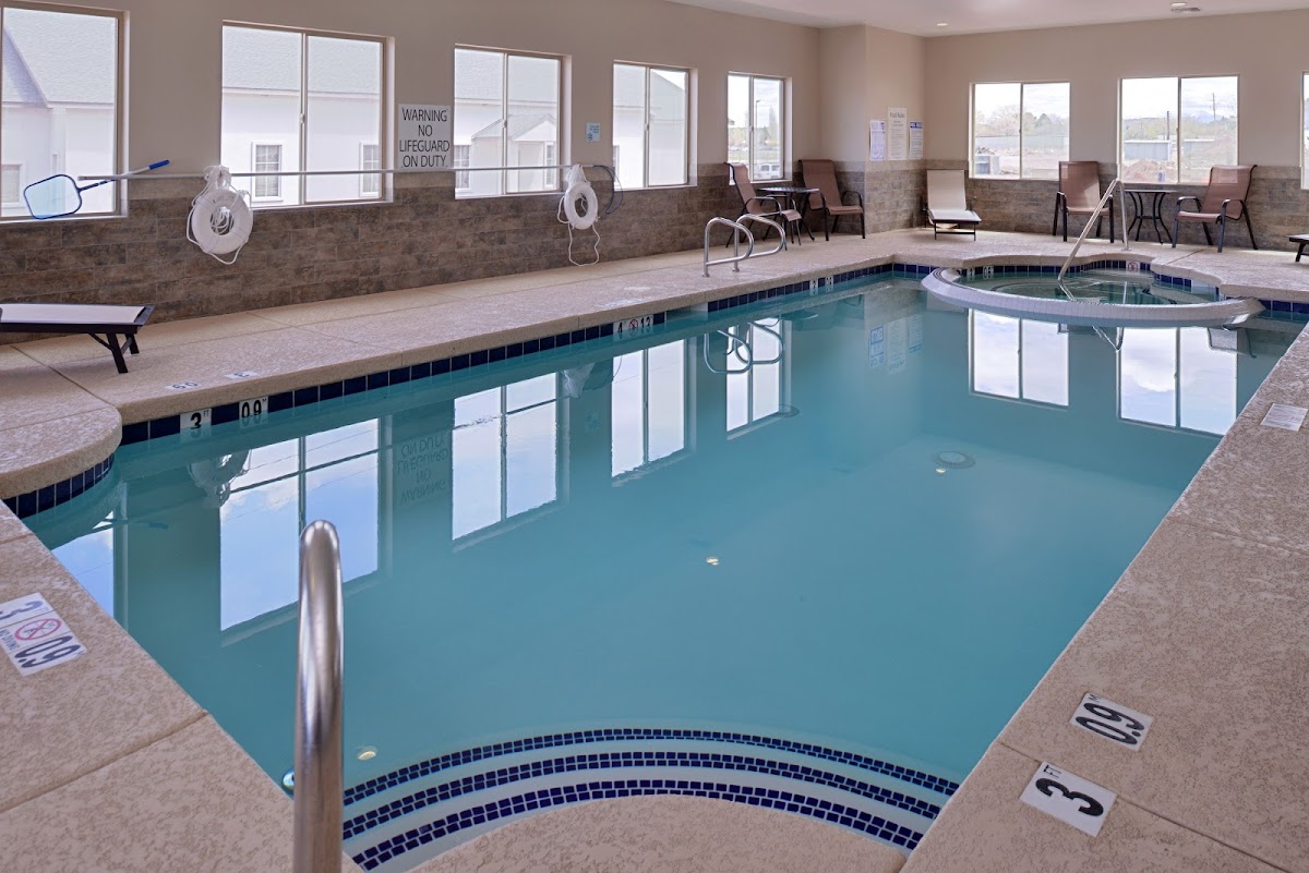 Holiday Inn Express & Suites Williams by IHG photo 3