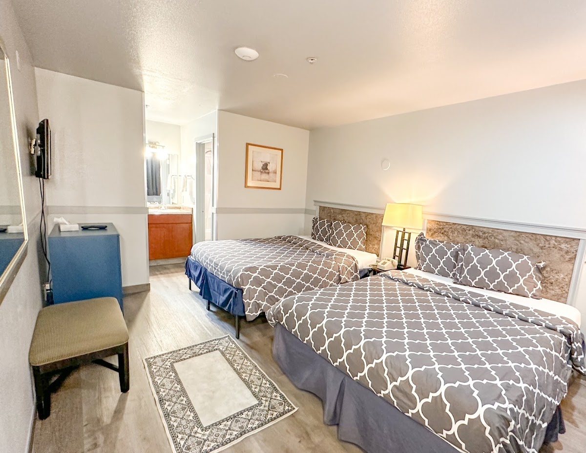 Americas Inn and Suite photo 2