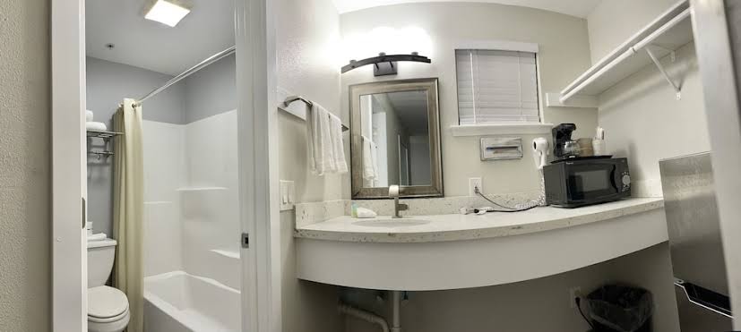 Americas Inn and Suite photo 3
