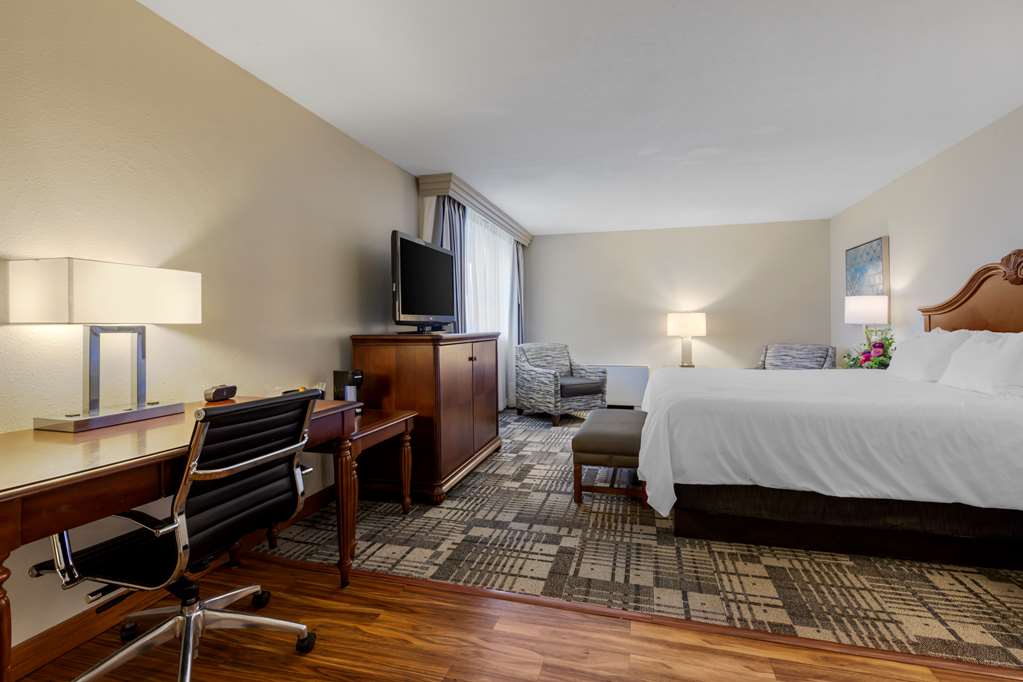 Best Western Plus Dubuque Hotel & Conference Center photo 2