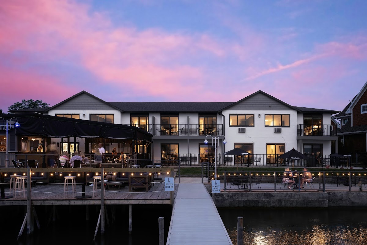 Lakeside Inn
