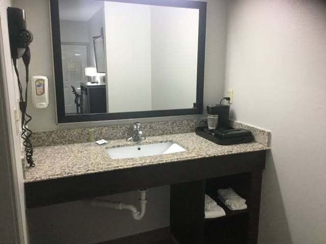 Muskogee Inn & Suites photo 3