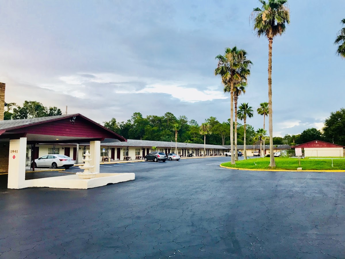 Chimney Corner Motel