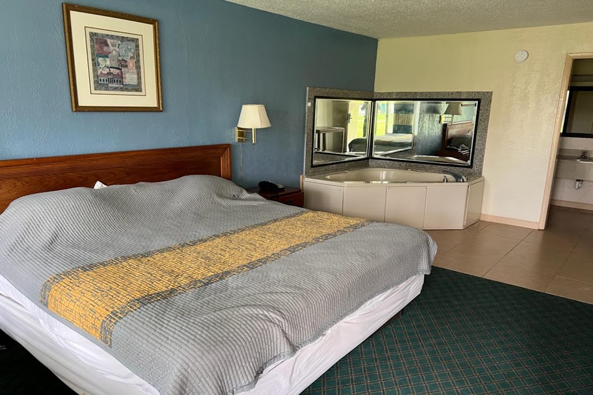 Super Inn & Suites by OYO Milledgeville photo 2