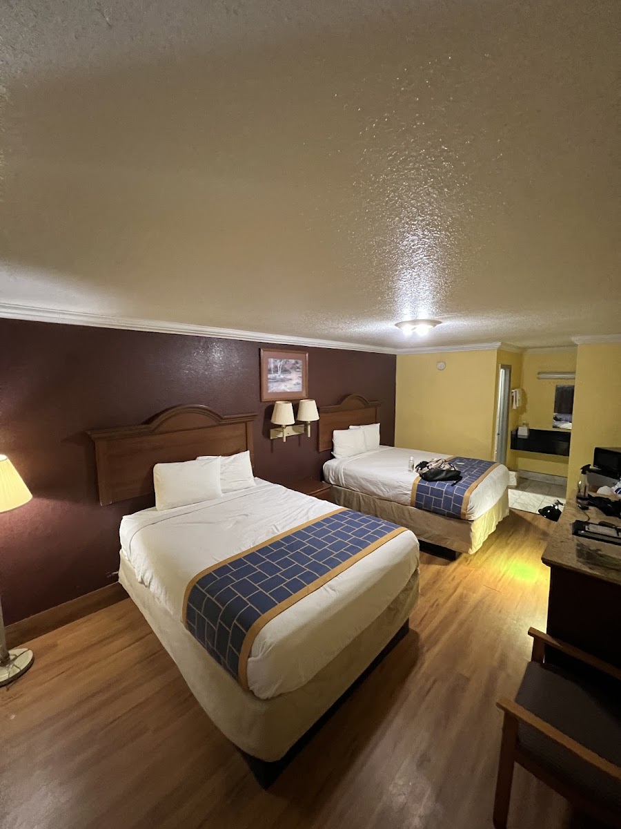 Americas Best Value Inn - Frost Bank Center photo 2