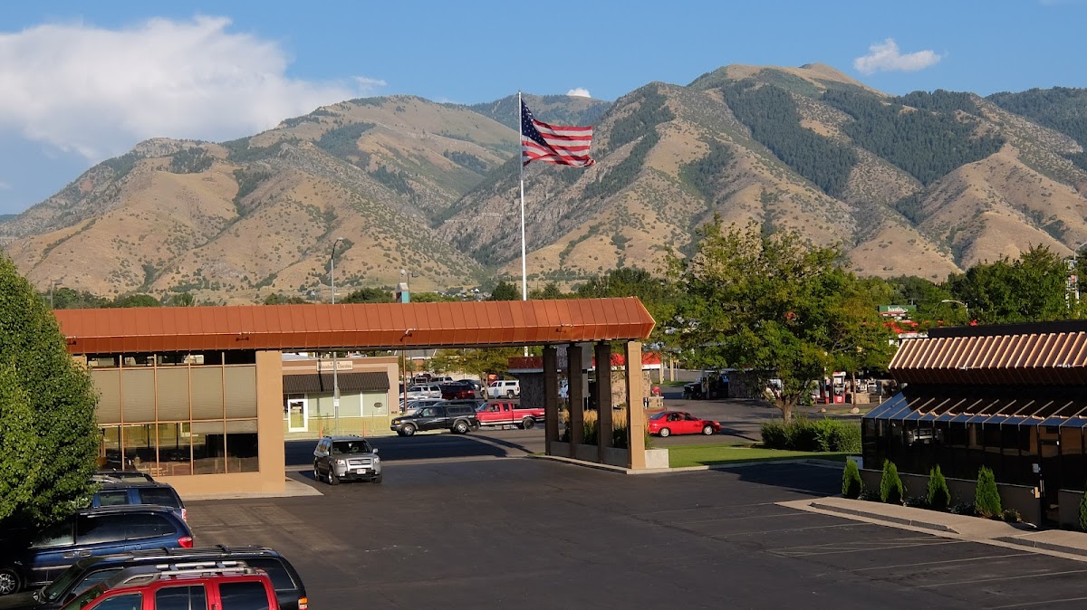 Days Inn & Suites by Wyndham Logan