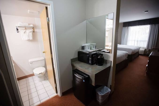 Super 8 by Wyndham Whitecourt photo 3