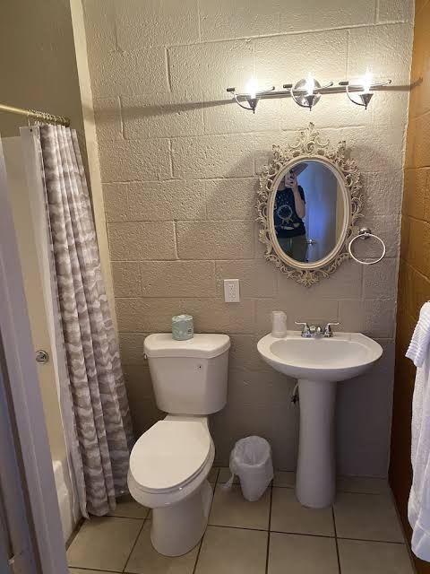 Charles Motel and Hotsprings photo 3