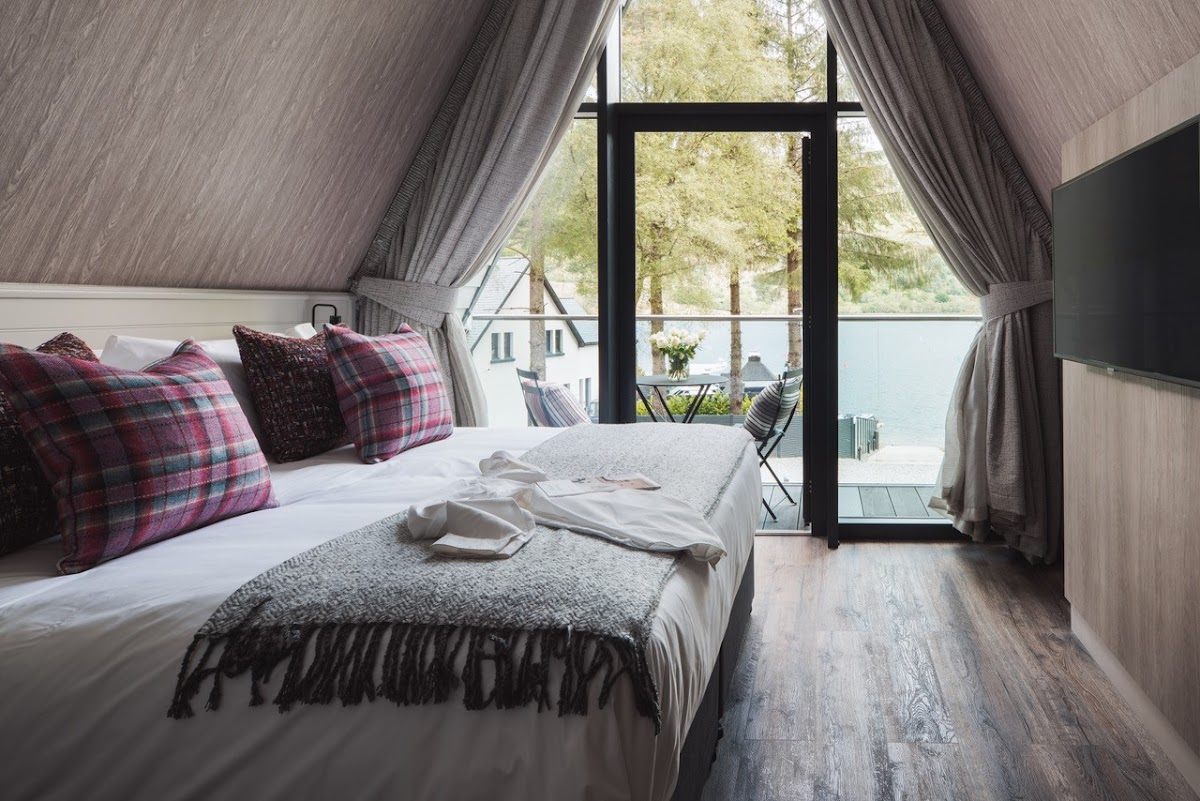 Ardlui Retreat - Loch Lomond Villa & Hot Tub Lodges photo 2