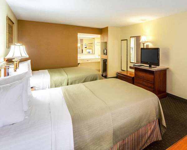 Econo Lodge Inn & Suites Eagle Pass photo 2