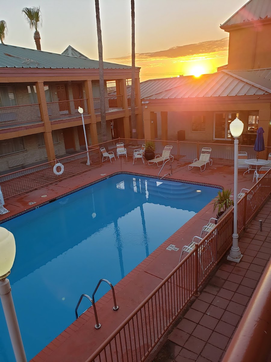 Econo Lodge Inn & Suites Eagle Pass photo 3
