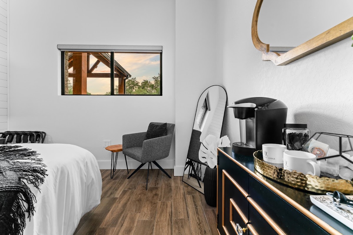 Bulverde Lodge, Private Suites and Group Lodging photo 2