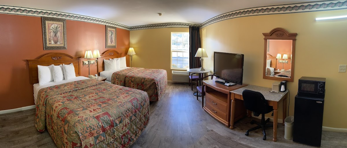 Mountain Inn & Suites photo 2