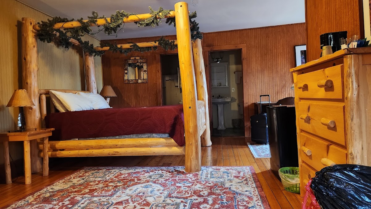 The Woods Inn photo 2