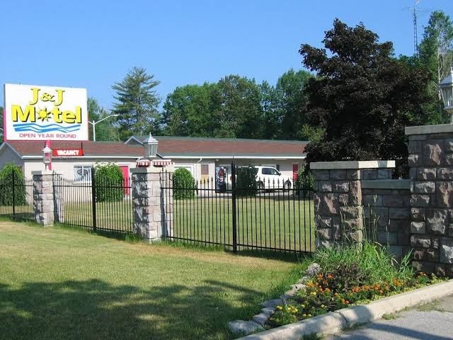 Mozaik Motel (Previously J & J)