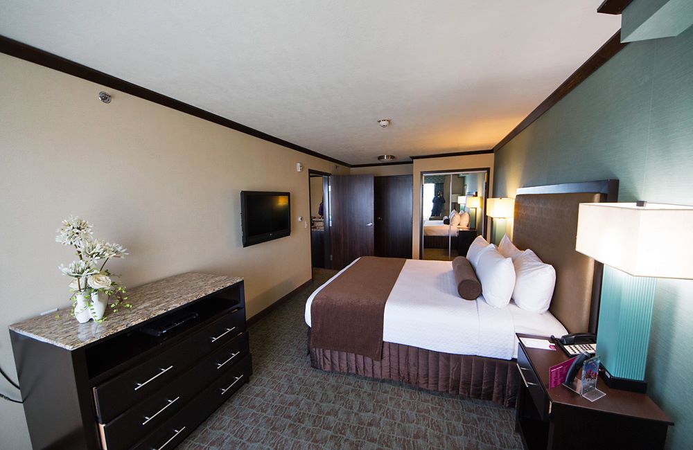 Crowne Plaza Anchorage-Midtown photo 2
